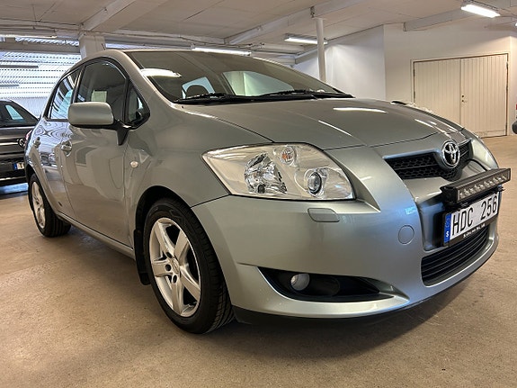 Toyota Auris 4 of 5