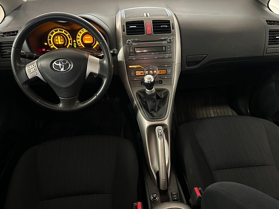 Toyota Auris 13 of 17