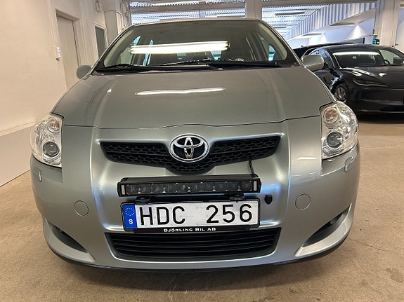 Toyota Auris 3 of 5