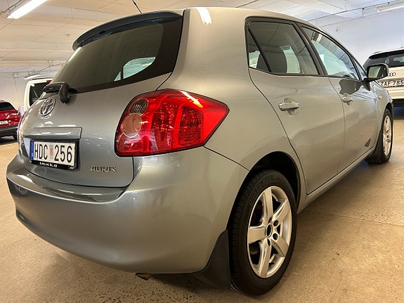 Toyota Auris 5 of 5