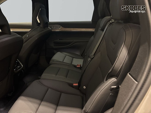 Volvo EX90 10 of 24