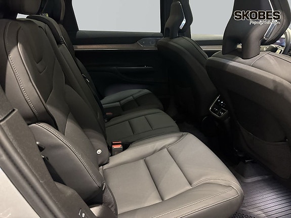 Volvo EX90 11 of 24