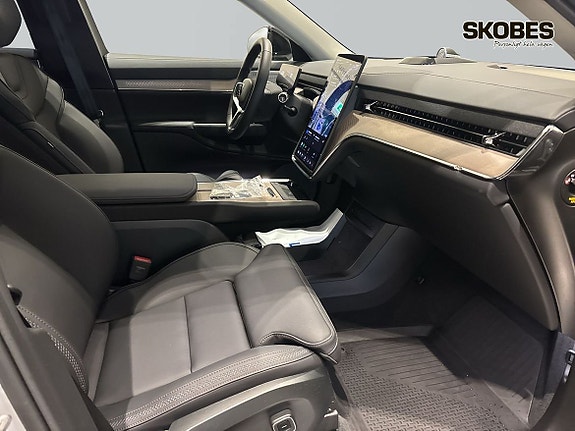 Volvo EX90 12 of 24
