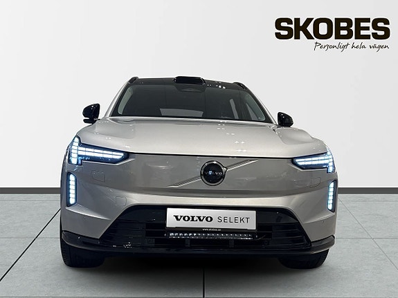 Volvo EX90 2 of 24