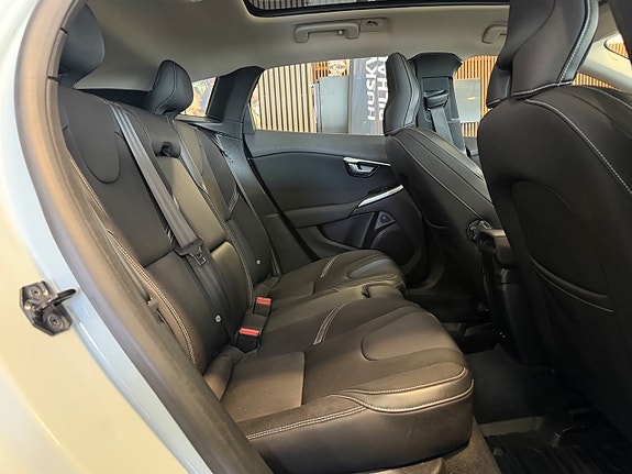 Volvo V40 11 of 30