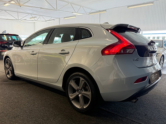 Volvo V40 4 of 30