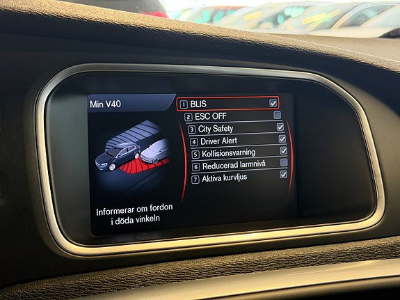 Volvo V40 29 of 30