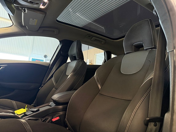 Volvo V40 20 of 30