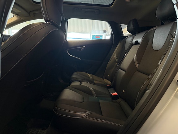 Volvo V40 14 of 30