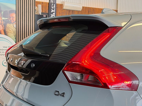 Volvo V40 8 of 30