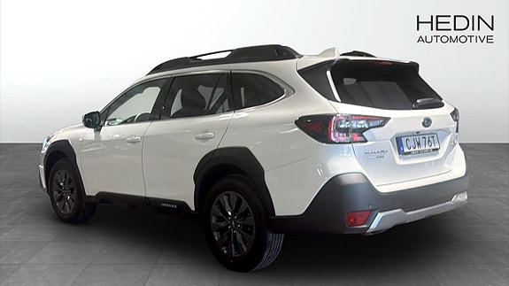 Subaru Outback 2 of 5