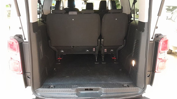 Peugeot Traveller 4 of 5
