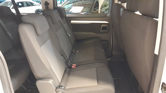 Peugeot Traveller 8 of 11