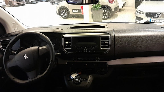 Peugeot Traveller 9 of 11