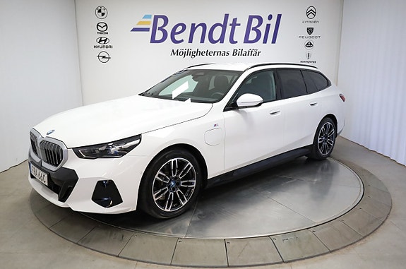 BMW 530e 4 of 5