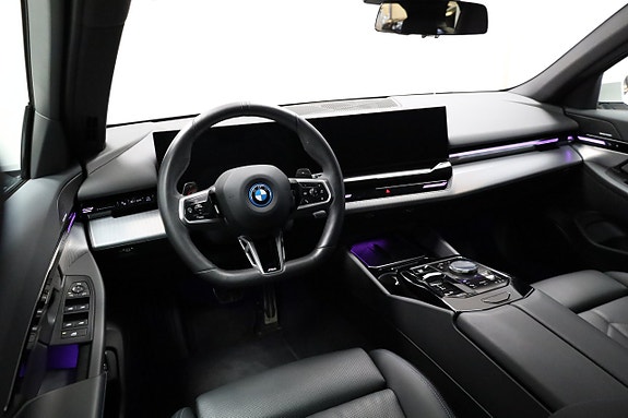 BMW 530e 3 of 5