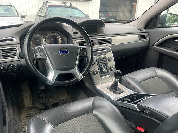 Volvo V70 2 of 2