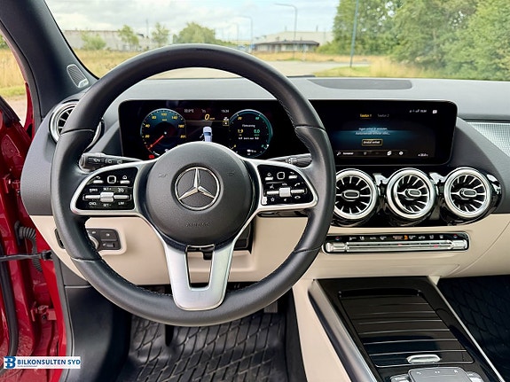 Mercedes-Benz GLA250 e 9 of 22