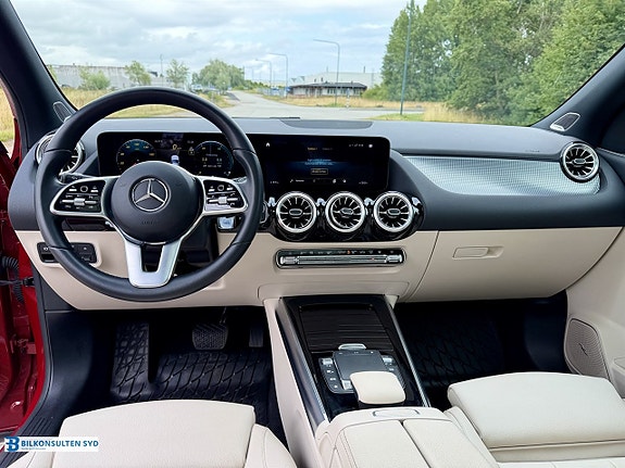 Mercedes-Benz GLA250 e 8 of 22