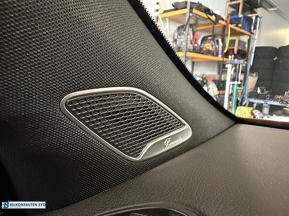 Mercedes-Benz GLA250 e 15 of 22