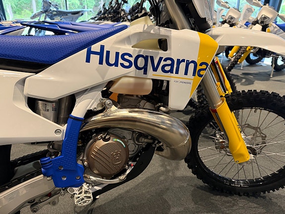 Husqvarna TE 300 2 of 5