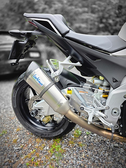 Aprilia Tuono V4 R 4 of 5