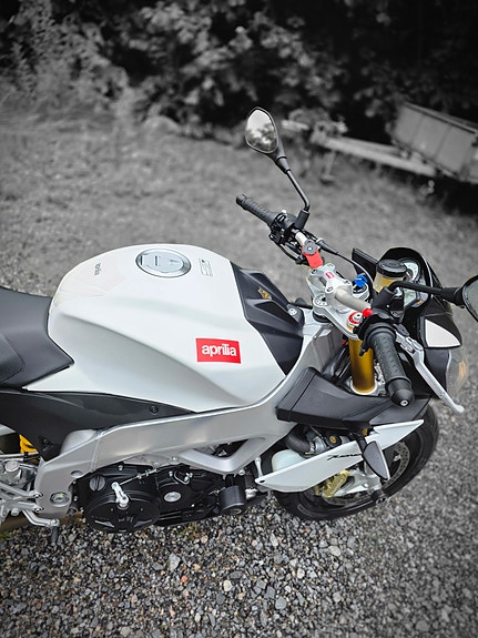 Aprilia Tuono V4 R 3 of 5