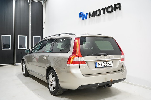 Volvo V70 4 of 5