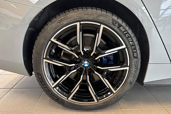 BMW i4 6 of 21