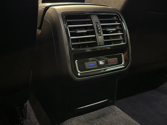 Volkswagen Passat 17 of 29