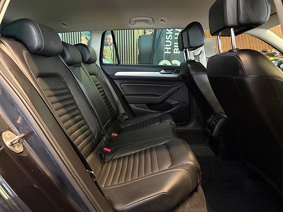 Volkswagen Passat 11 of 29