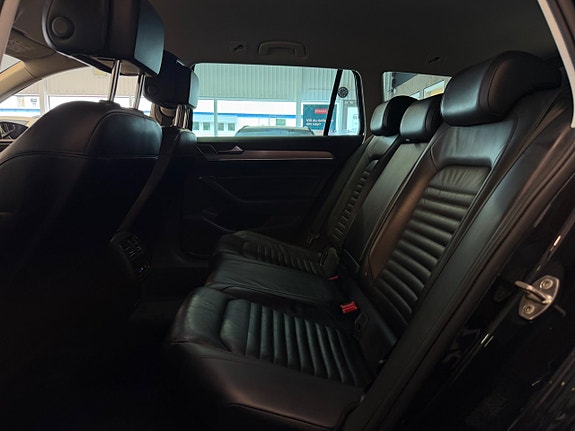 Volkswagen Passat 16 of 29