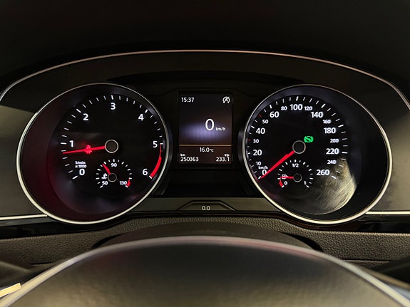 Volkswagen Passat 24 of 29