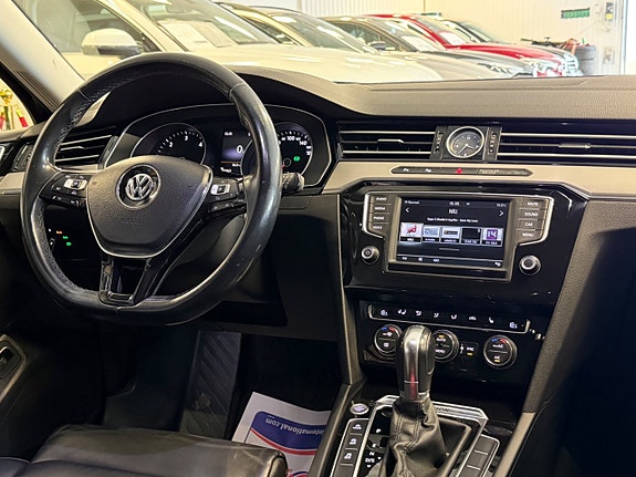 Volkswagen Passat 18 of 29