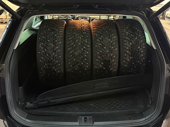 Volkswagen Passat 12 of 29