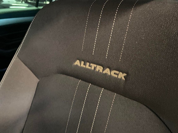 Volkswagen Passat Alltrack 9 of 14