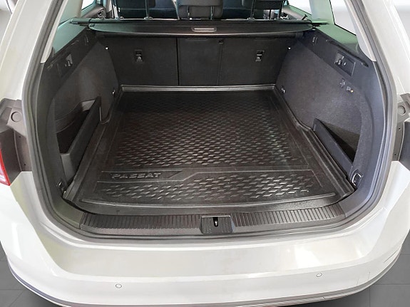 Volkswagen Passat Alltrack 12 of 14