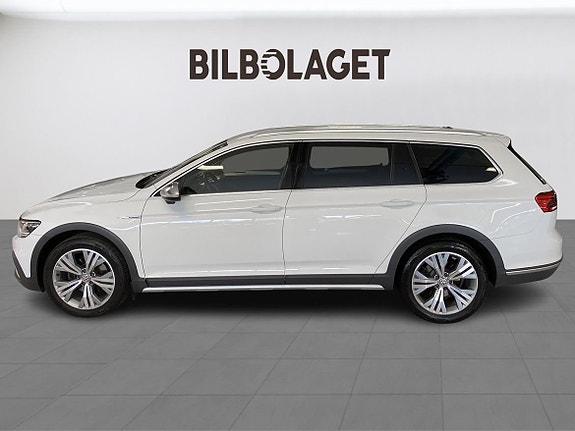 Volkswagen Passat Alltrack 2 of 14