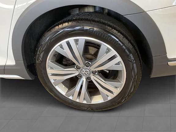 Volkswagen Passat Alltrack 11 of 14