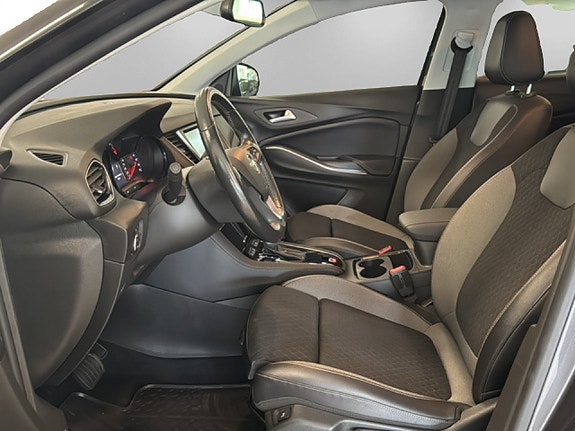 Opel Grandland X 8 of 17