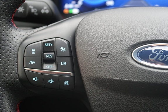 Ford Kuga 10 of 25
