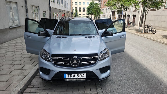 Mercedes-Benz GLS400 14 of 23