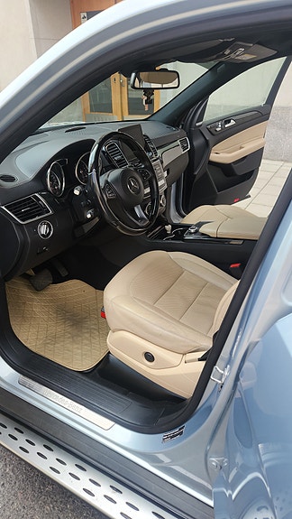 Mercedes-Benz GLS400 13 of 23