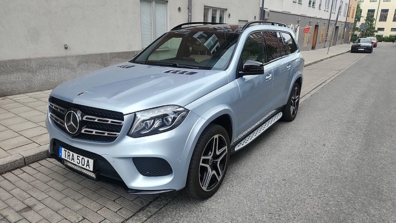 Mercedes-Benz GLS400 2 of 23