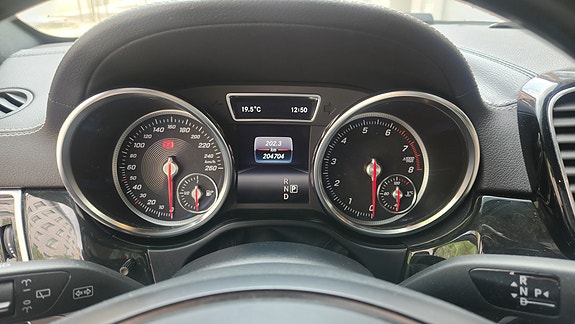 Mercedes-Benz GLS400 17 of 23