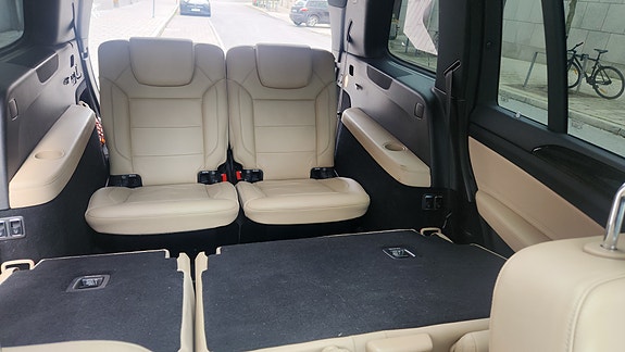 Mercedes-Benz GLS400 20 of 23
