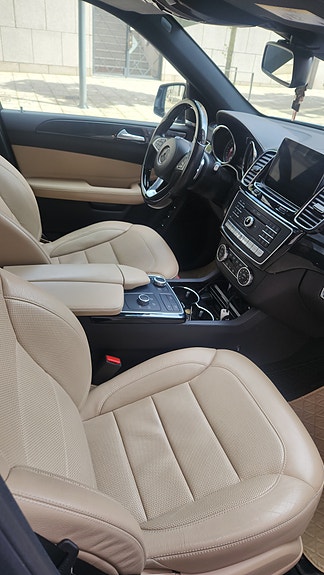 Mercedes-Benz GLS400 16 of 23