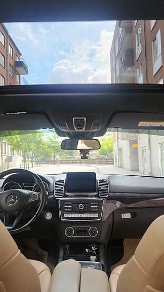 Mercedes-Benz GLS400 12 of 23