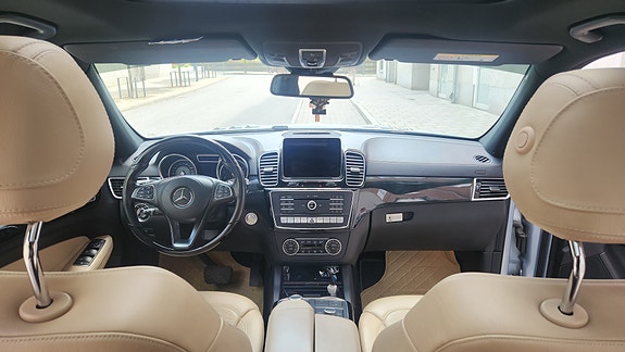 Mercedes-Benz GLS400 11 of 23