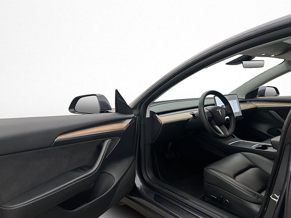 Tesla Model 3 11 of 30